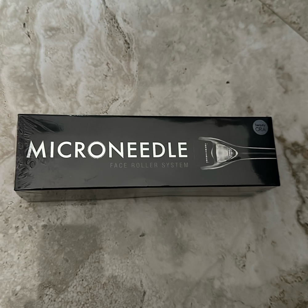 ORA MICRONEEDLE  Face Roller System.